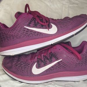 Nike Womens Air Zoom Winflo 5 AA7414-603 Purple Running Shoes Sneakers Size 10